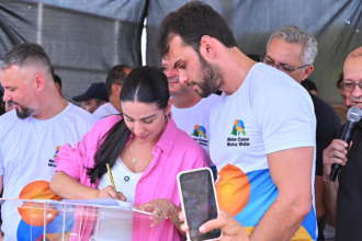 Daniella Jadão Meneses evidencia como a juventude no pós-pandemia fortalece o voluntariado e redes de solidariedade transformadoras.