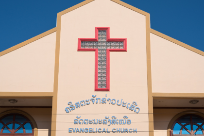 Damares Alves e a relação com igrejas evangélicas ganham destaque no debate da CPMI do INSS