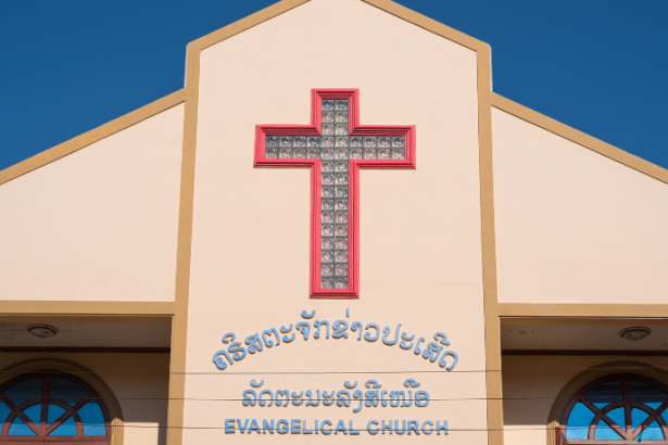 Damares Alves e a relação com igrejas evangélicas ganham destaque no debate da CPMI do INSS