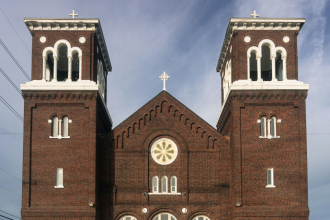 Tecnologia nas igrejas evangélicas em 2026 redefine comunicação, fé e organização institucional