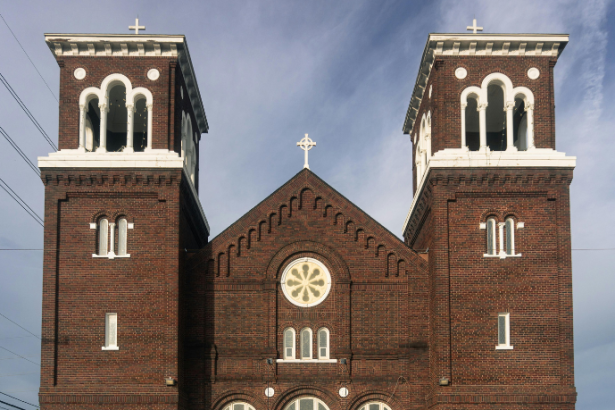 Tecnologia nas igrejas evangélicas em 2026 redefine comunicação, fé e organização institucional