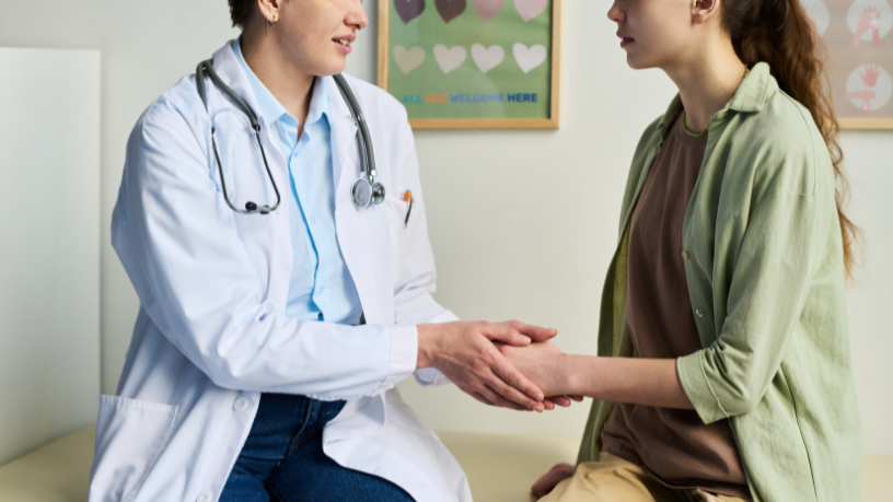 Entenda como funciona o reajuste por faixa etária nos planos de saúde e saiba o que observar, com Alexandre Costa Pedrosa.