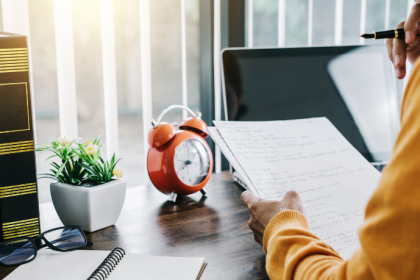 Gustavo Morceli analisa como as escolas estão adaptando o planejamento pedagógico quando eventos climáticos passam a impactar diretamente a rotina escolar.