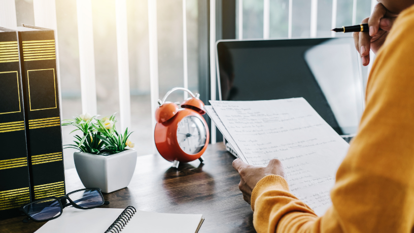 Gustavo Morceli analisa como as escolas estão adaptando o planejamento pedagógico quando eventos climáticos passam a impactar diretamente a rotina escolar.