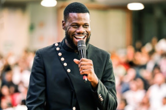 A Non Stop apresenta Samuel Eleotério ao vivo em Vila Velha no dia 24 de janeiro.