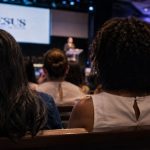 Violência contra mulheres e racismo desafiam igrejas evangélicas no Brasil